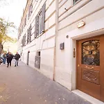 Ad Un Passo Da San Pietro